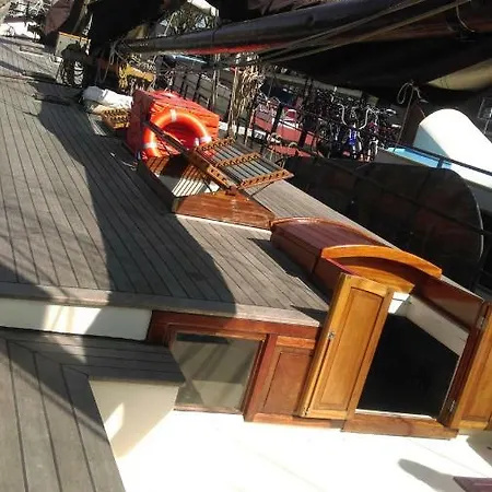 Lounge Ship بوتيل