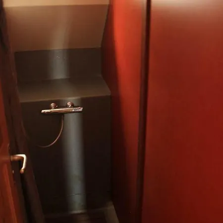 Lounge Ship بوتيل *