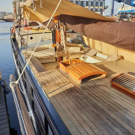 Lounge Ship *