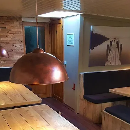 Lounge Ship بوتيل *