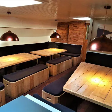 Πλωτό κατάλυμα Lounge Ship