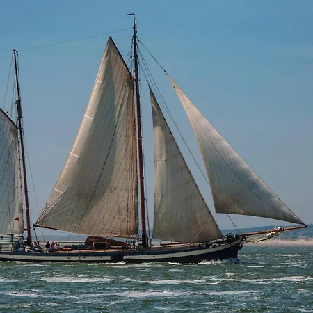 Πλωτό κατάλυμα Lounge Ship *