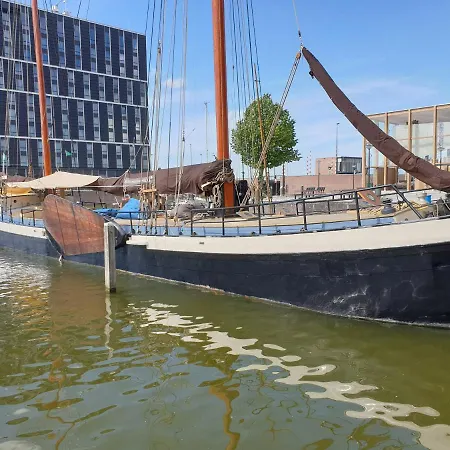 Lounge Ship