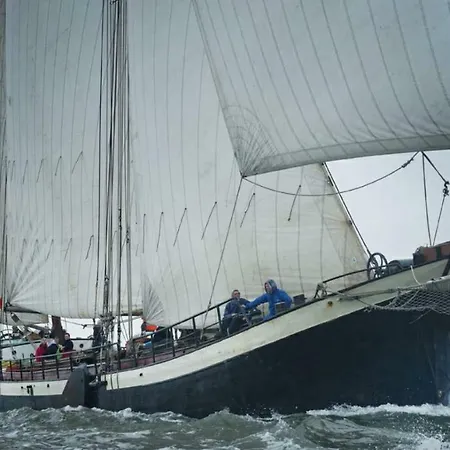 Botel Lounge Ship